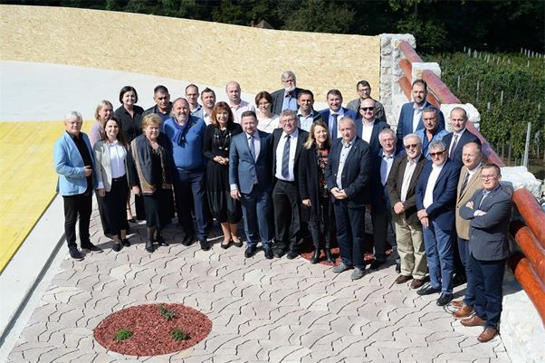 Poslodavci poručili Vladi: Režite birokraciju i smanjite poreze jer uskoro neće imati tko puniti državni proračun